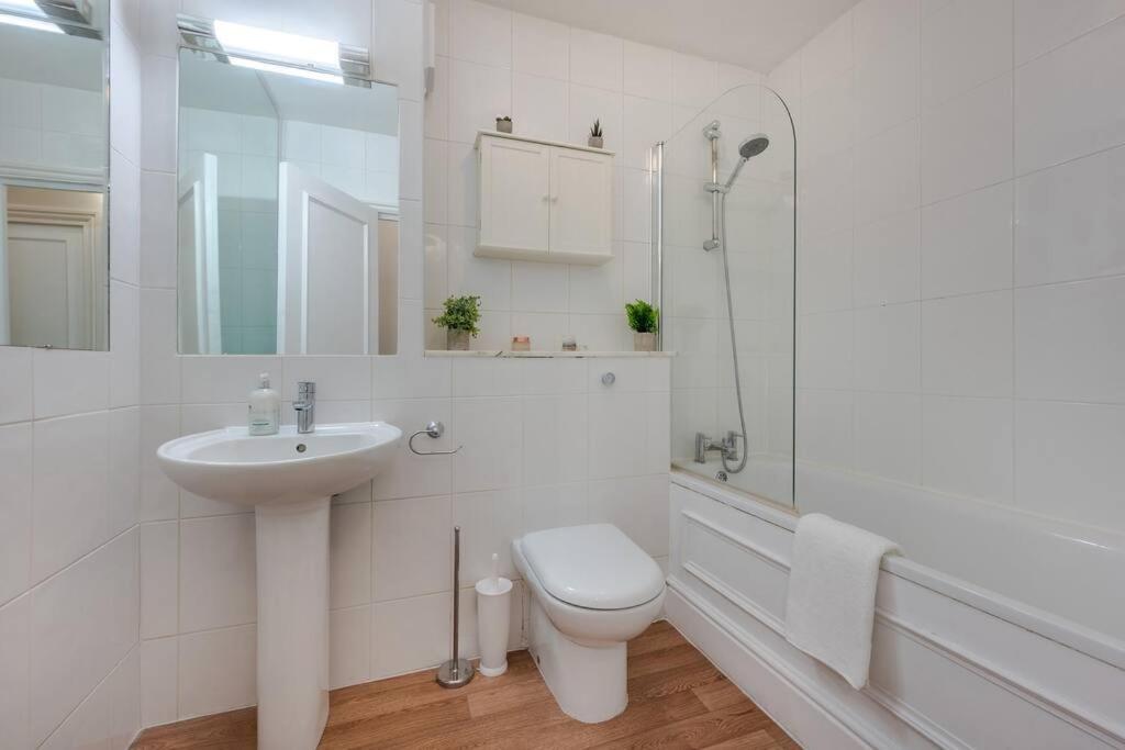 Апартаменты Cosy 2 Bed In Kensington Olympia Лондон Экстерьер фото