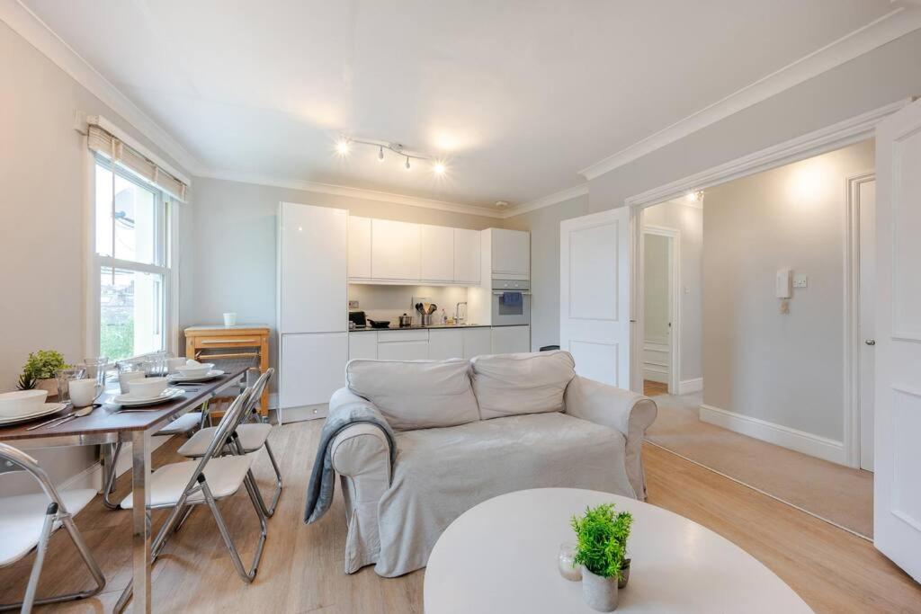 Апартаменты Cosy 2 Bed In Kensington Olympia Лондон Экстерьер фото
