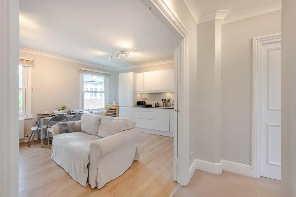 Апартаменты Cosy 2 Bed In Kensington Olympia Лондон Экстерьер фото