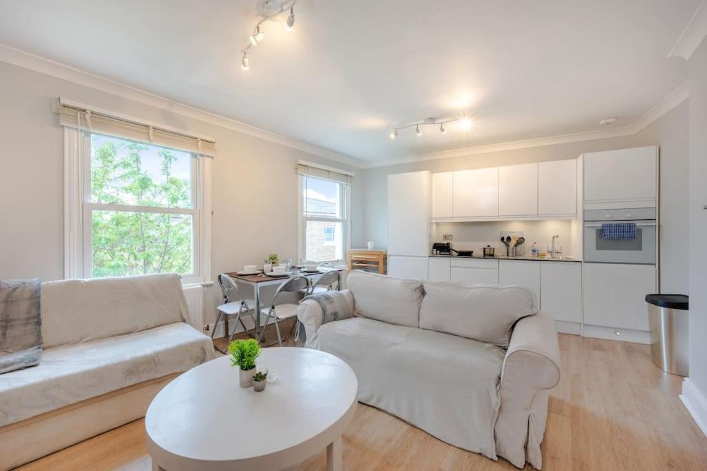 Апартаменты Cosy 2 Bed In Kensington Olympia Лондон Экстерьер фото